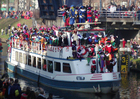 Foto's aankomst boot van Sinterklaas en de Pieten
