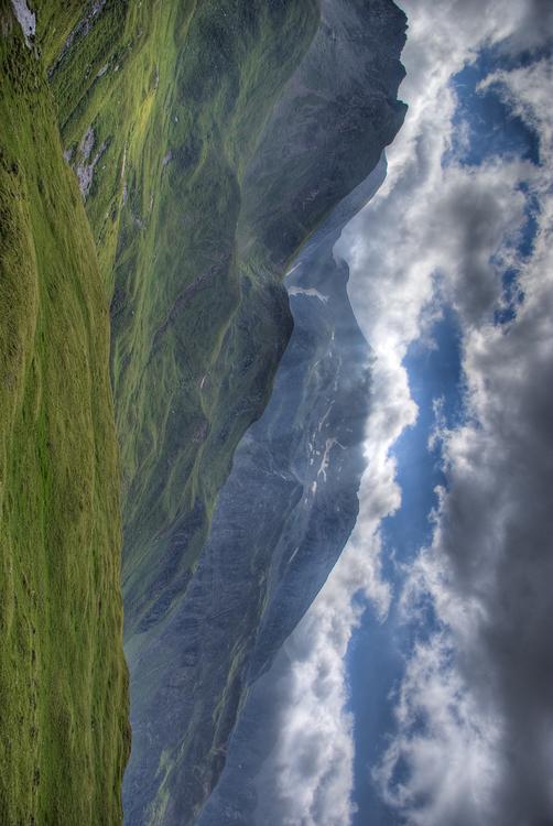 bergen en wolken