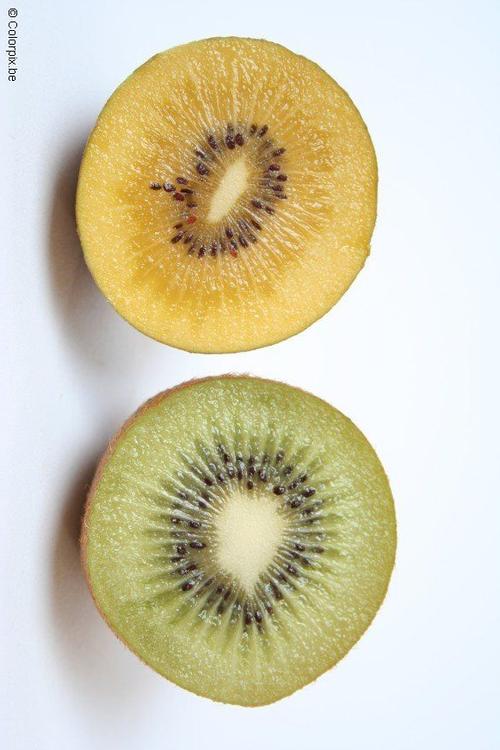 gele en groene kiwi