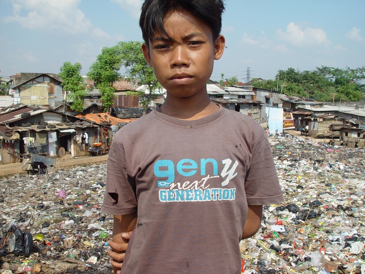 Foto jongen in sloppenwijk