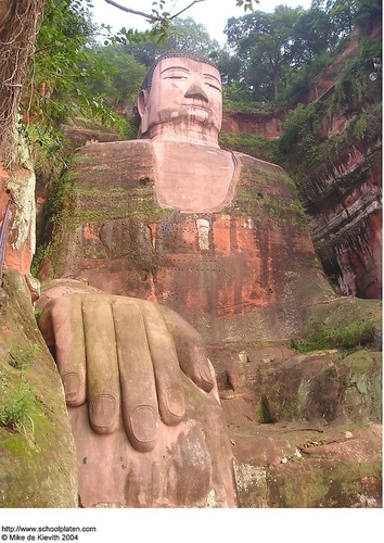 Giant buddha in Leshan