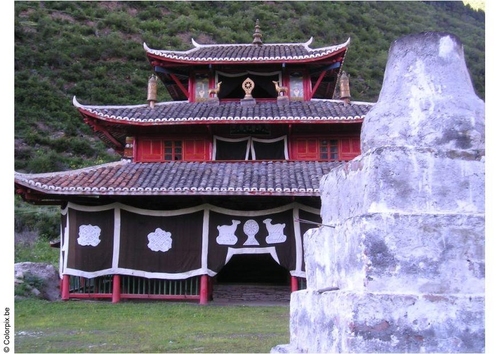 tempel in dorp