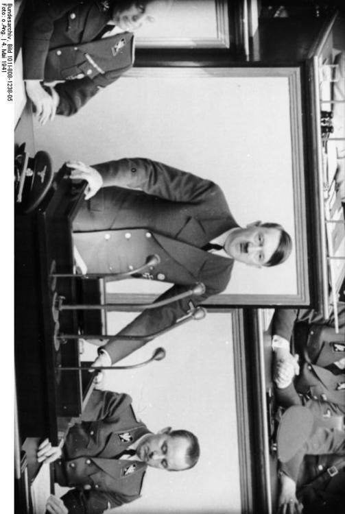 Berlijn - reichstag - redevoering Hitler (2)