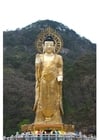 Foto's gouden Maitreya standbeeld