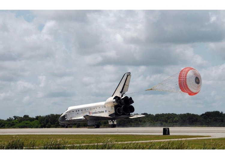 Foto landing Space Shuttle