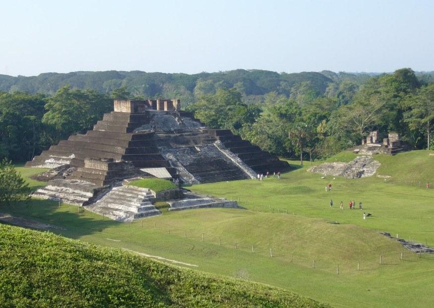 Foto maya tempel Comalcalco