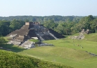 Foto's maya tempel Comalcalco