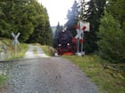 Foto overweg zonder slagbomen