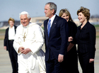 Foto's paus Benedict XVI en George W. Bush
