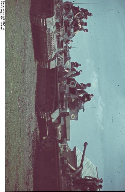 Rusland - soldaten met Panzer