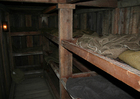 Foto's slaapkwartieren in ondergrondse schuilplaats