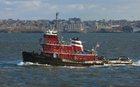 Foto sleepboot in de haven van New York