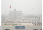 Foto's tiananmenplein met smog