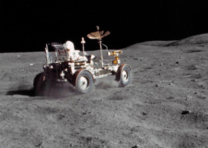 Foto voertuig op de maan