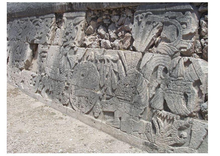 chichen itza fries in muur stadion (balspel) Foto chichen itza fries in muur stadion (balspel)