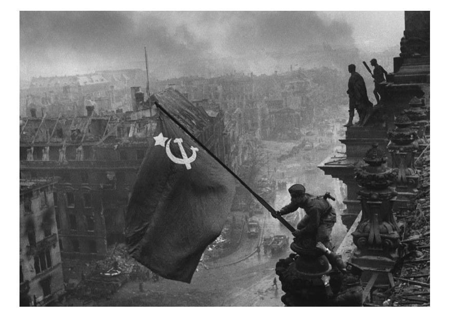 russische vlag op reichstag Foto russische vlag op reichstag