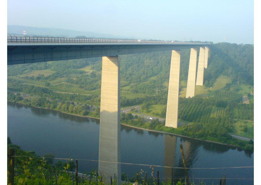 brug over de moezel, duitsland Foto brug over de moezel, duitsland