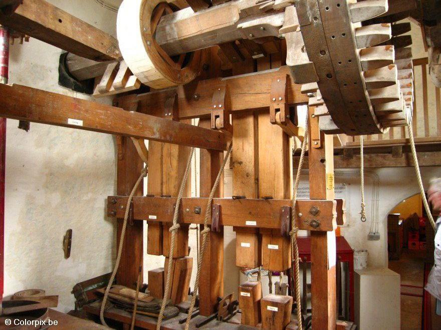 Foto interieur molen - olieslagerij