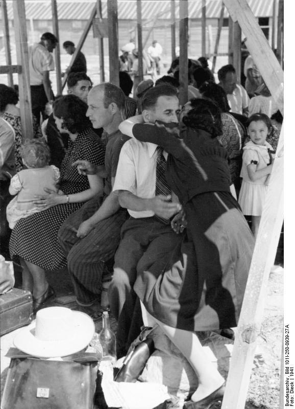 frankrijk -_beaune-la-rolande - gevangenen in kamp Foto frankrijk -_beaune-la-rolande - gevangenen in kamp