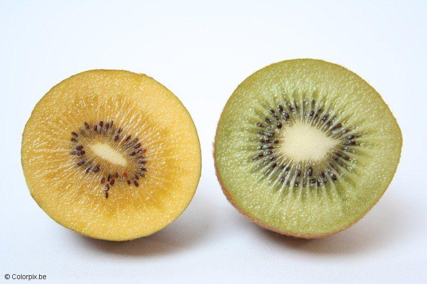 gele en groene kiwi Foto gele en groene kiwi