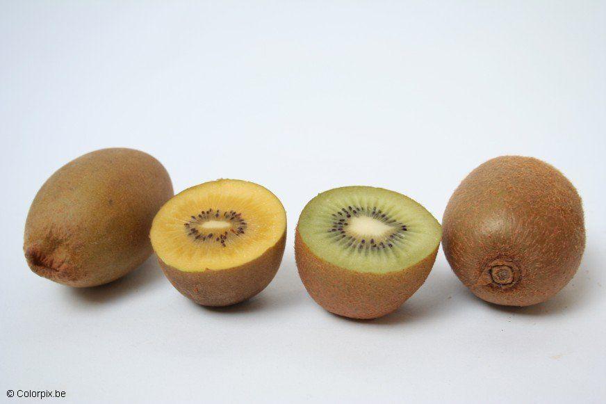 gele en groene kiwi Foto gele en groene kiwi
