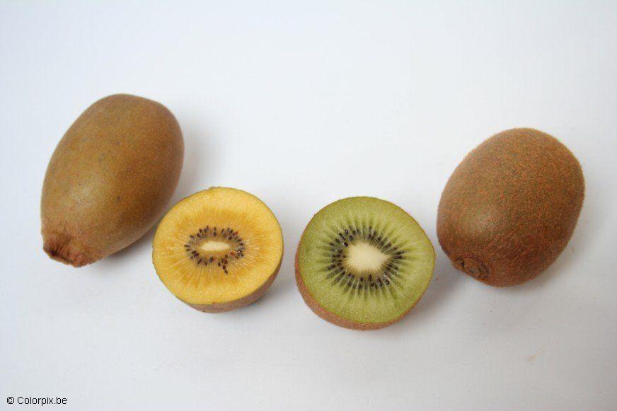 gele en groene kiwi Foto gele en groene kiwi