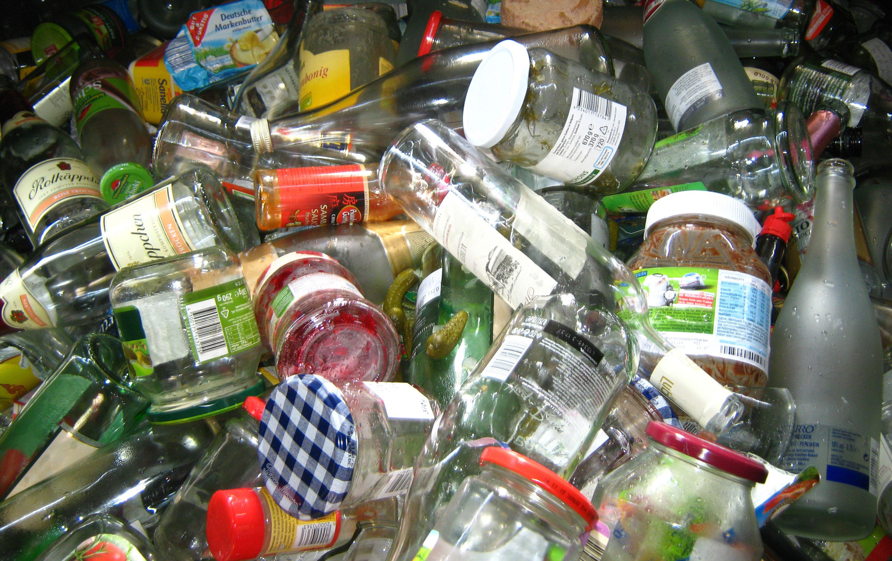 glasafval sorteren Foto glasafval sorteren