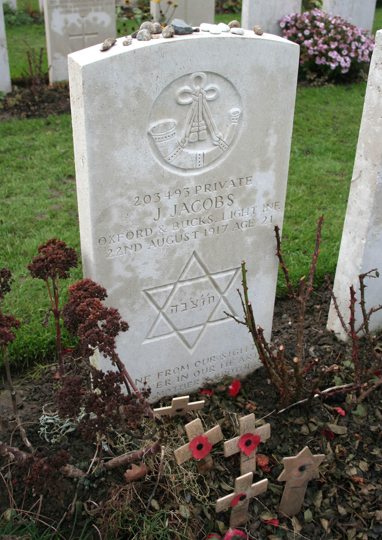 tyne cot cemetery - graf joodse soldaat Foto tyne cot cemetery - graf joodse soldaat