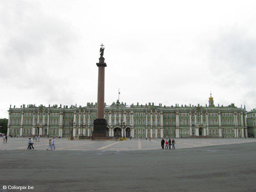 hermitage - winterpaleis en alexander kolom Foto hermitage - winterpaleis en alexander kolom