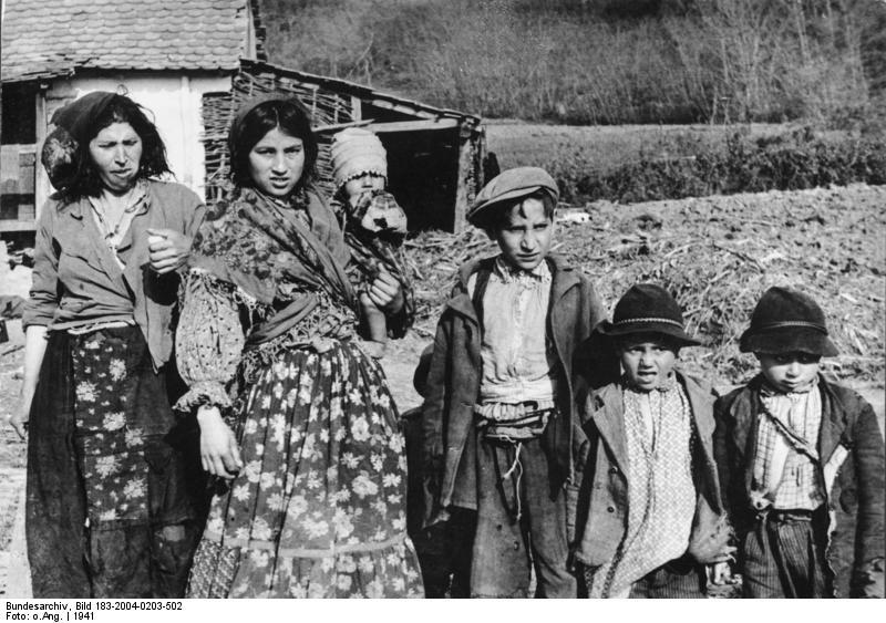kroatie - roma kinderen en vrouwen Foto kroatie - roma kinderen en vrouwen