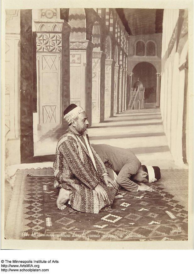 muzelmannen bidden in de grote moskee van dumas Foto muzelmannen bidden in de grote moskee van dumas