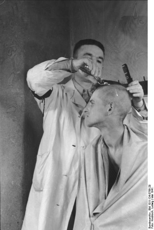 polen - ghetto warschau - kapper Foto polen - ghetto warschau - kapper