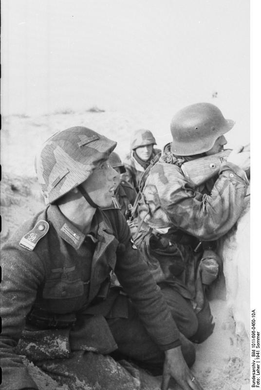 rusland - soldaten in loopgraven Foto rusland - soldaten in loopgraven