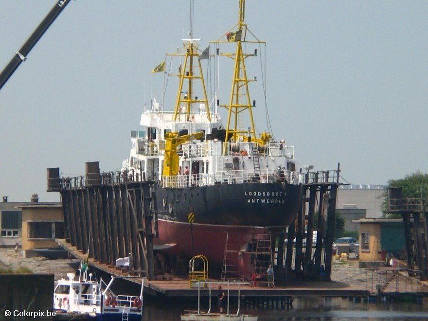 schip op droogdok Foto schip op droogdok