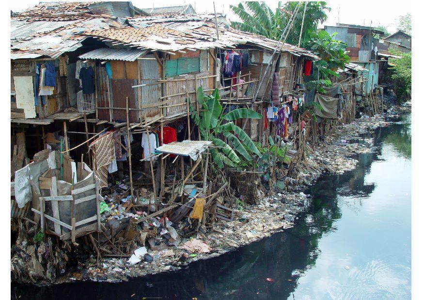 sloppenwijk in jakarta Foto sloppenwijk in jakarta