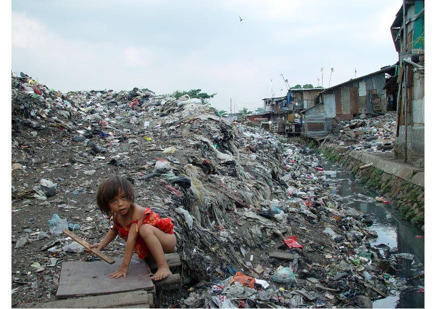 sloppenwijk in jakarta Foto sloppenwijk in jakarta
