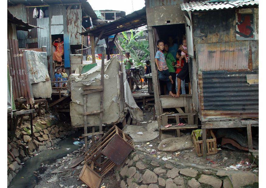 sloppenwijk in jakarta Foto sloppenwijk in jakarta