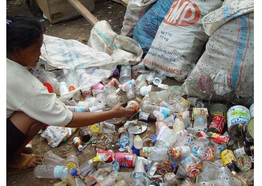 sloppenwijk in jakarta Foto sloppenwijk in jakarta