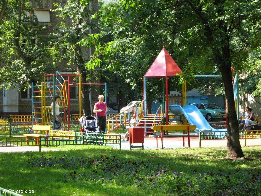 speelpleintje in woonwijk Foto speelpleintje in woonwijk