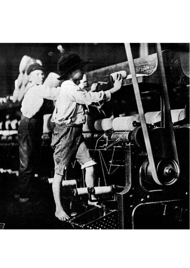 werken in een textielfabriek Foto werken in een textielfabriek